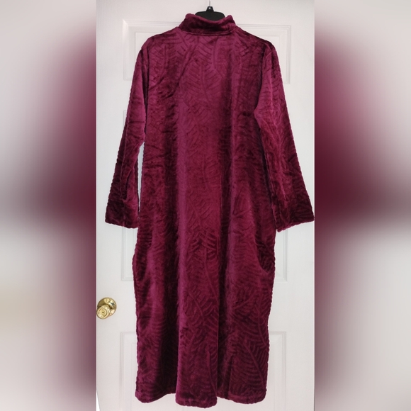 Just Love Wine Plush Robe - Picture 2 of 4